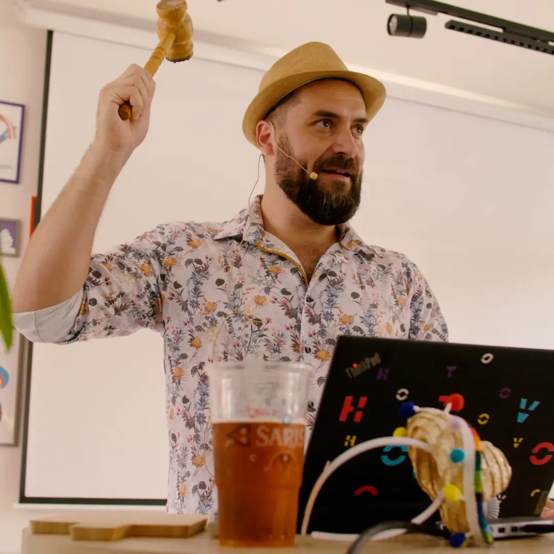 Internal auction donating to Onkomamky